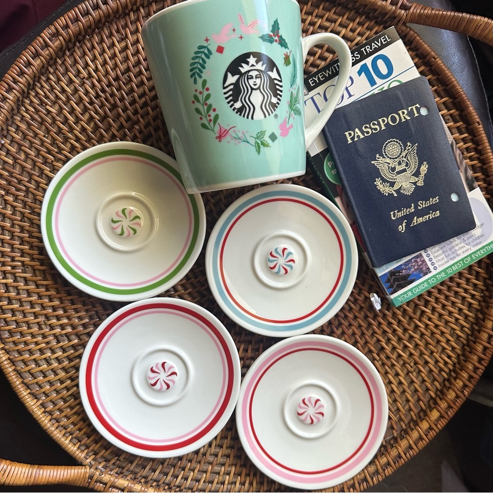 Starbucks Mug Holiday Christmas 18 oz Mug with 4 Coordinating Mini Plates Set